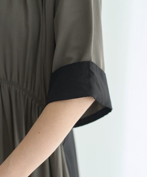 Editt by YECCA VECCA（エディットバイイェッカヴェッカ）の「ギャザー配色ワンピース（ワンピース・レディース・ブラック/グリーン/カーキ・FREE）」の13枚目の写真
