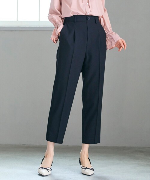 Feroux(フェルゥ)の「NEW美シルエットテーパード パンツ(その他パンツ・レディース・ブラック系/ベージュ系・SMALL/MEDIUM/X-SMALL)」の2枚目の写真