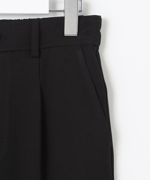 Feroux(フェルゥ)の「NEW美シルエットテーパード パンツ(その他パンツ・レディース・ブラック系/ベージュ系・SMALL/MEDIUM/X-SMALL)」の6枚目の写真