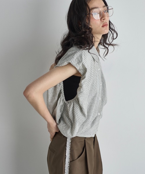 THE YOn(ザヨン)の「パフショルダークロップドチェックシャツ(シャツ/ブラウス・レディース・アイボリー/ブラック・FREE)」の6枚目の写真