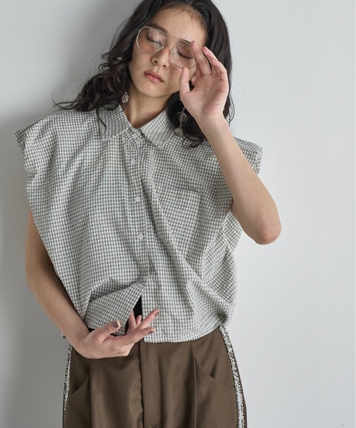 THE YOn(ザヨン)の「パフショルダークロップドチェックシャツ(シャツ/ブラウス・レディース・アイボリー/ブラック・FREE)」の3枚目の写真