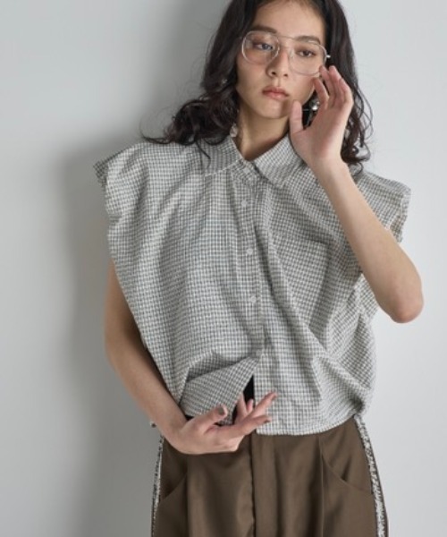 THE YOn(ザヨン)の「パフショルダークロップドチェックシャツ(シャツ/ブラウス・レディース・アイボリー/ブラック・FREE)」の5枚目の写真