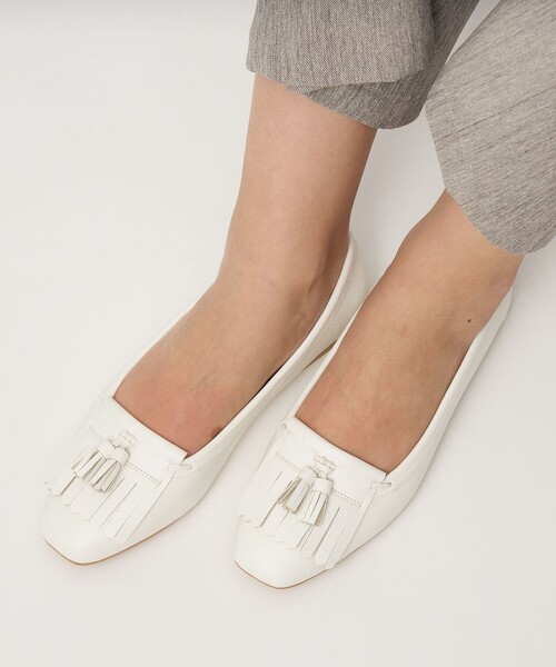green label relaxing(グリーンレーベルリラクシング)の「【WEB限定】キルトタッセル フラットシューズ 撥水(その他シューズ・レディース・ベージュ/ブラック/ホワイト/ライトグレー・23.5cm/23cm/25cm/24.5cm/24cm)」の6枚目の写真