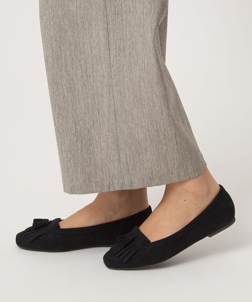 green label relaxing(グリーンレーベルリラクシング)の「【WEB限定】キルトタッセル フラットシューズ 撥水(その他シューズ・レディース・ベージュ/ブラック/ホワイト/ライトグレー・23.5cm/23cm/25cm/24.5cm/24cm)」の7枚目の写真