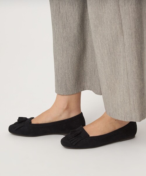 green label relaxing(グリーンレーベルリラクシング)の「【WEB限定】キルトタッセル フラットシューズ 撥水(その他シューズ・レディース・ベージュ/ブラック/ホワイト/ライトグレー・23.5cm/23cm/25cm/24.5cm/24cm)」の9枚目の写真