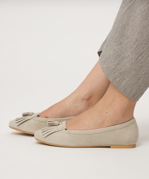 green label relaxing(グリーンレーベルリラクシング)の「【WEB限定】キルトタッセル フラットシューズ 撥水(その他シューズ・レディース・ベージュ/ブラック/ホワイト/ライトグレー・23.5cm/23cm/25cm/24.5cm/24cm)」の10枚目の写真