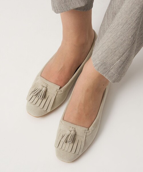 green label relaxing(グリーンレーベルリラクシング)の「【WEB限定】キルトタッセル フラットシューズ 撥水(その他シューズ・レディース・ベージュ/ブラック/ホワイト/ライトグレー・23.5cm/23cm/25cm/24.5cm/24cm)」の11枚目の写真