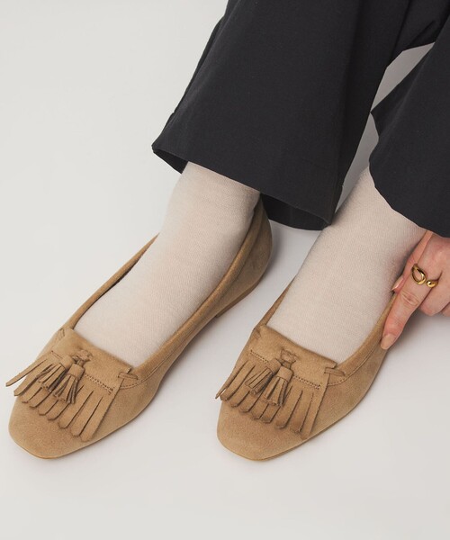 green label relaxing(グリーンレーベルリラクシング)の「【WEB限定】キルトタッセル フラットシューズ 撥水(その他シューズ・レディース・ベージュ/ブラック/ホワイト/ライトグレー・23.5cm/23cm/25cm/24.5cm/24cm)」の12枚目の写真