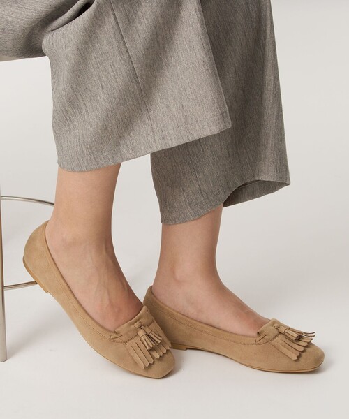 green label relaxing(グリーンレーベルリラクシング)の「【WEB限定】キルトタッセル フラットシューズ 撥水(その他シューズ・レディース・ベージュ/ブラック/ホワイト/ライトグレー・23.5cm/23cm/25cm/24.5cm/24cm)」の14枚目の写真