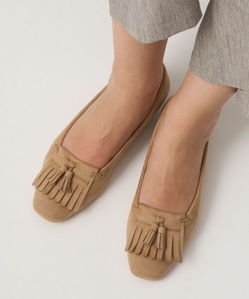 green label relaxing(グリーンレーベルリラクシング)の「【WEB限定】キルトタッセル フラットシューズ 撥水(その他シューズ・レディース・ベージュ/ブラック/ホワイト/ライトグレー・23.5cm/23cm/25cm/24.5cm/24cm)」の15枚目の写真