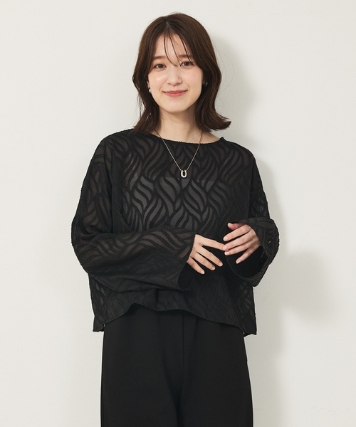 abahouse mavie(アバハウスマヴィ)の「シアージャガードブラウス(シャツ/ブラウス・レディース・ブラック/オフホワイト/グレイッシュブルー・フリー)」の19枚目の写真