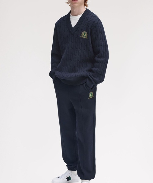 FRED PERRY(フレッドペリー)の「Tennis Badge Cable Knit Jumper/テニスバッジケーブルニット(ニット/セーター・メンズ・ネイビー・M/L)」の2枚目の写真