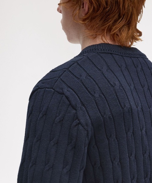 FRED PERRY(フレッドペリー)の「Tennis Badge Cable Knit Jumper/テニスバッジケーブルニット(ニット/セーター・メンズ・ネイビー・M/L)」の4枚目の写真