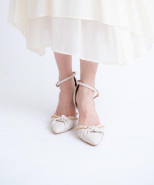 NOELA（ノエラ）の「ツイストデザインチェーンパンプス（パンプス・レディース・ベージュ/オフホワイト・L/M/S）」の5枚目の写真