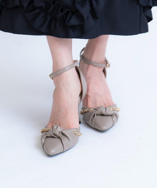 NOELA（ノエラ）の「ツイストデザインチェーンパンプス（パンプス・レディース・ベージュ/オフホワイト・L/M/S）」の9枚目の写真