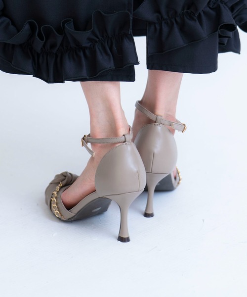 NOELA（ノエラ）の「ツイストデザインチェーンパンプス（パンプス・レディース・ベージュ/オフホワイト・L/M/S）」の11枚目の写真