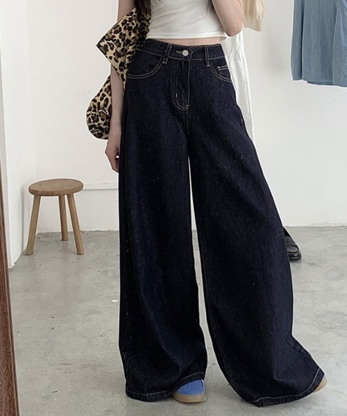 maison de LATIR(メゾンドラティール)の「大人女性の夏服ワイドイージーデニムパンツ(デニムパンツ・レディース・ブラック・FREE)」の10枚目の写真
