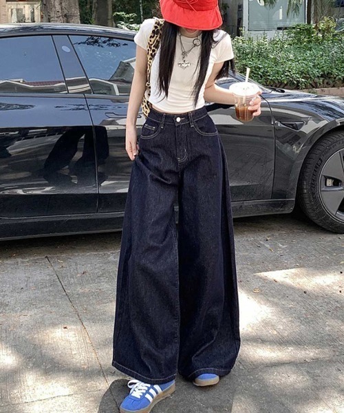maison de LATIR(メゾンドラティール)の「大人女性の夏服ワイドイージーデニムパンツ(デニムパンツ・レディース・ブラック・FREE)」の16枚目の写真