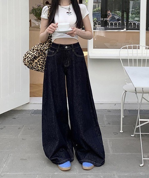 maison de LATIR(メゾンドラティール)の「大人女性の夏服ワイドイージーデニムパンツ(デニムパンツ・レディース・ブラック・FREE)」の18枚目の写真