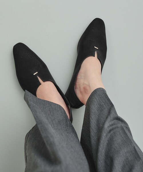 INDIVI（インディヴィ）の「スリットデザイン パンプス（パンプス・レディース・ブラウン系/ブラック・25/45/35）」の8枚目の写真