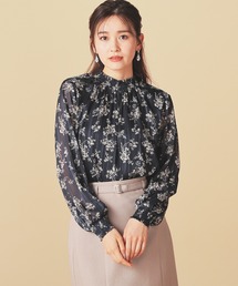 総柄ハイネックブラウス