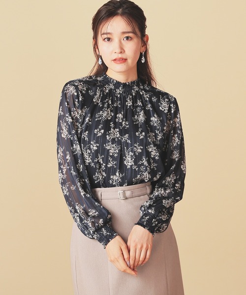 GLACIER lusso（グラシアルッソ）の「総柄ハイネックブラウス（シャツ/ブラウス・レディース・ネイビー系/グリーン系その他/レッド系その他/ホワイト系その他・S/M/LL/L）」の3枚目の写真