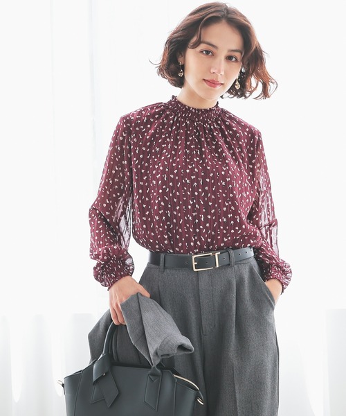 GLACIER lusso（グラシアルッソ）の「総柄ハイネックブラウス（シャツ/ブラウス・レディース・ネイビー系/グリーン系その他/レッド系その他/ホワイト系その他・S/M/LL/L）」の4枚目の写真