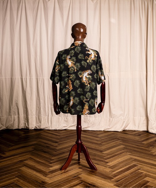 Onitsuka Tiger 花柄　オープンカラーシャツ Onitsuka Tiger（オニツカタイガー）の「PRINTED SHIRT / プリン