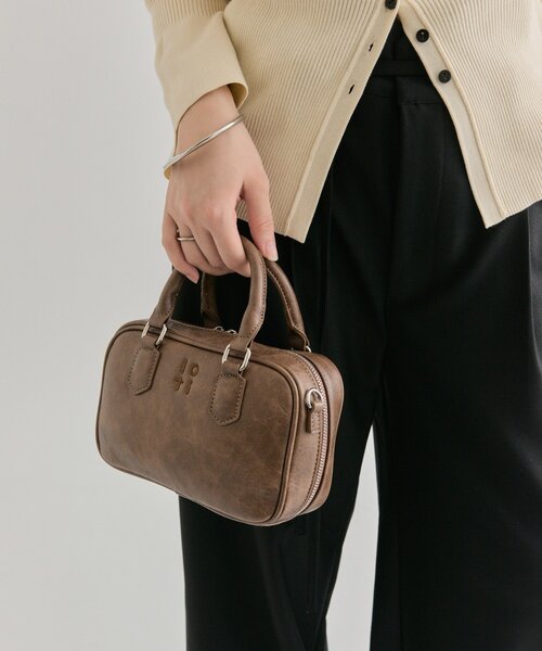 mline(エムライン)の「loti ロゴスクエアBAG(ボストンバッグ・レディース・ブラウン/キャメル/ブラック・ONE SIZE)」の3枚目の写真