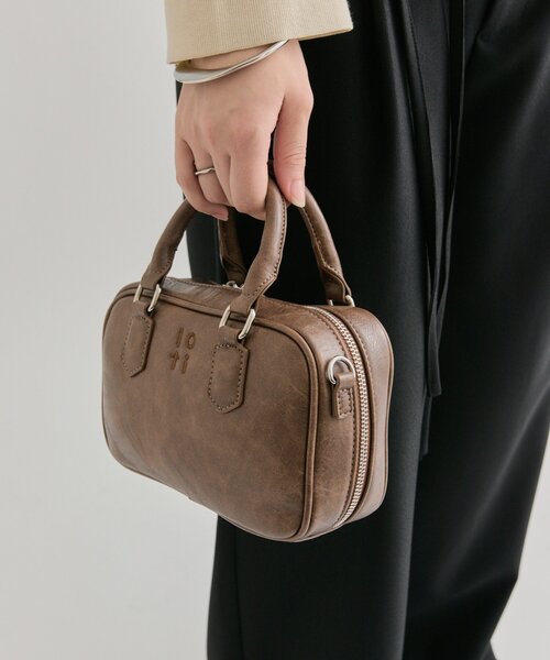 mline(エムライン)の「loti ロゴスクエアBAG(ボストンバッグ・レディース・ブラウン/キャメル/ブラック・ONE SIZE)」の11枚目の写真