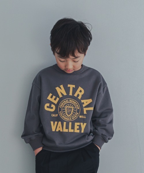 ZERO standerd(ゼロスタンダード)の「zero standard/ゼロスタンダード CENTRAL トレーナー(スウェット・キッズ・レッド/ベージュ/チャコールグレー・140cm/130cm/120cm/110cm/160cm/150cm/100cm)」の2枚目の写真