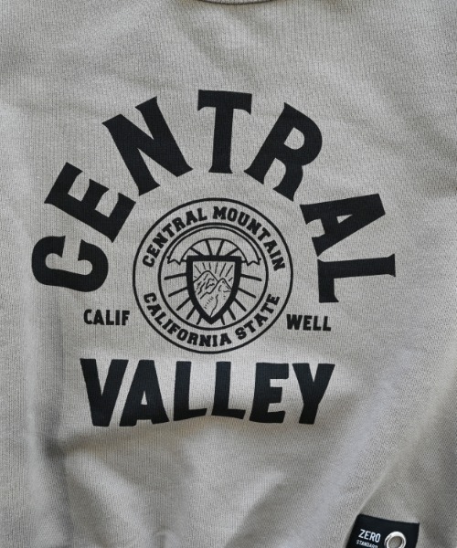 ZERO standerd(ゼロスタンダード)の「zero standard/ゼロスタンダード CENTRAL トレーナー(スウェット・キッズ・レッド/ベージュ/チャコールグレー・140cm/130cm/120cm/110cm/160cm/150cm/100cm)」の17枚目の写真