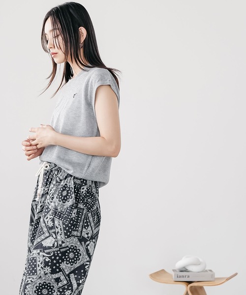 mili an deni（ミリアンデニ）の「バンダナスカーフ付き半袖ニットトップス（ニット/セーター・レディース・ネイビー/オフホワイト/グレー・M）」の17枚目の写真