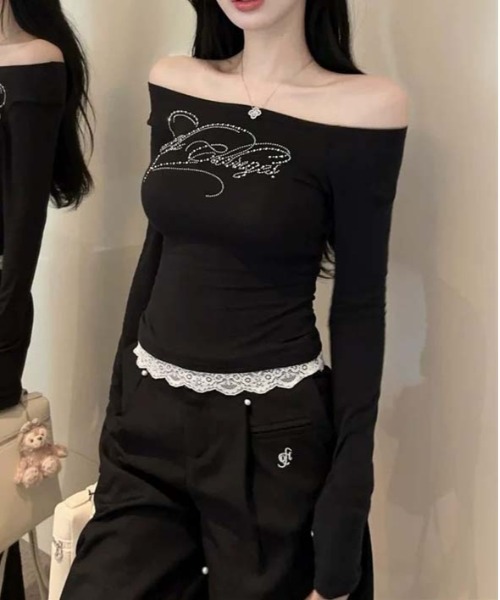 WEGO(ウィゴー)の「WEGO/ラインストーンオフショル裾レースタイトロンT/トップス(Tシャツ/カットソー・レディース・ブラック/ブラウン・SMALL/MEDIUM)」の1枚目の写真