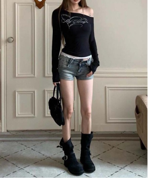 WEGO(ウィゴー)の「WEGO/ラインストーンオフショル裾レースタイトロンT/トップス(Tシャツ/カットソー・レディース・ブラック/ブラウン・SMALL/MEDIUM)」の9枚目の写真
