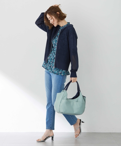 Petit Honfleur（プチオンフルール）の「アパッシュプリントバッグ（トートバッグ・レディース・ネイビー/ブルー・フリー）」の11枚目の写真