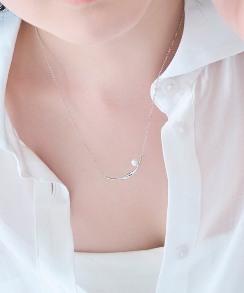 Phoebe(フィービィー)の「【金属アレルギー対応】スライヴパールネックレス/全長:43~46cm/ニッケルフリー(ネックレス・レディース・イエローゴールド/シルバー・FREE)」の2枚目の写真