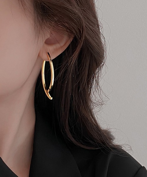 ラピス カービング ピアス セール】メタリック カーブ ライン クロス ピアス（ピアス（両耳用