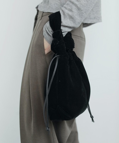 anuke（アンヌーク）の「Velvet Mini Purse（ハンドバッグ・レディース・ブラック/カーキ・FREE）」の5枚目の写真