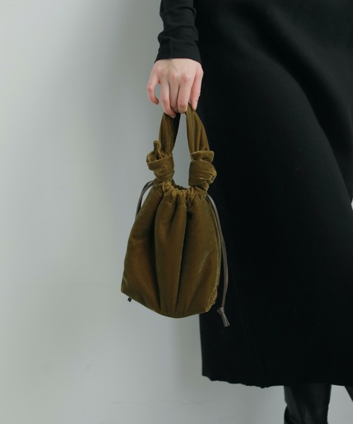 anuke（アンヌーク）の「Velvet Mini Purse（ハンドバッグ・レディース・ブラック/カーキ・FREE）」の6枚目の写真
