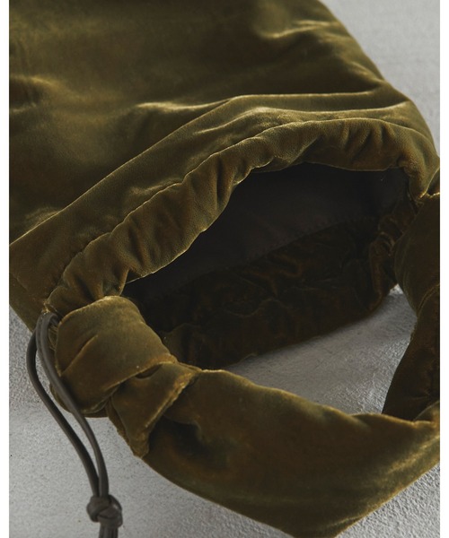 anuke（アンヌーク）の「Velvet Mini Purse（ハンドバッグ・レディース・ブラック/カーキ・FREE）」の10枚目の写真
