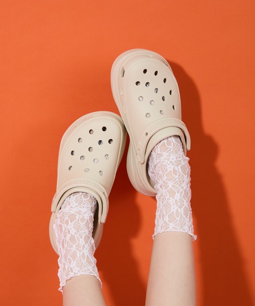 crocs(クロックス)の「【Crocs】classic bae clog クラシック ベイ クロッグ クロックス サンダル 厚底 ボリュームソール(サンダル・レディース・ブラック/ホワイト/ベージュ/パープル・22cm/23cm/24cm/25)」の3枚目の写真