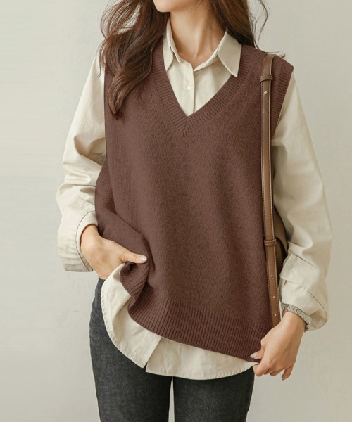 ONEP STAR(ワンピスター)の「シンプルVネックニットベスト(ベスト・レディース・グレー/ブラック/ブラウン/ベージュ/オートミール・SMALL/LARGE/X-LARGE/MEDIUM)」の6枚目の写真