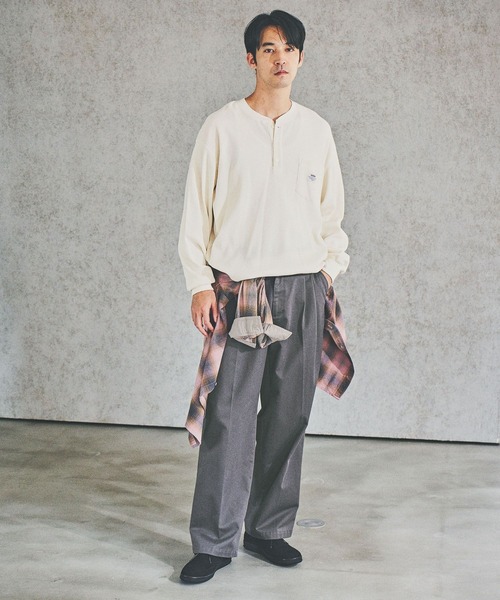 BAYFLOW（ベイフロー）の「ヘンリーネックワッフルTシャツ（Tシャツ/カットソー・メンズ・オフホワイト/ワイン/チャコールグレー・MEDIUM/LARGE）」の4枚目の写真