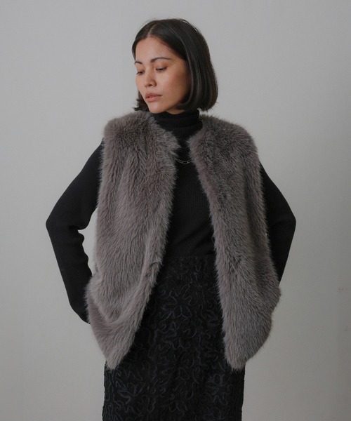 Floran(フローラン)の「ファーベスト(ベスト・レディース・モカ/ベージュ/チャコールグレー・MEDIUM)」の2枚目の写真