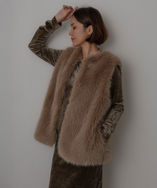 Floran(フローラン)の「ファーベスト(ベスト・レディース・モカ/ベージュ/チャコールグレー・MEDIUM)」の3枚目の写真