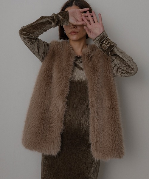 Floran(フローラン)の「ファーベスト(ベスト・レディース・モカ/ベージュ/チャコールグレー・MEDIUM)」の4枚目の写真