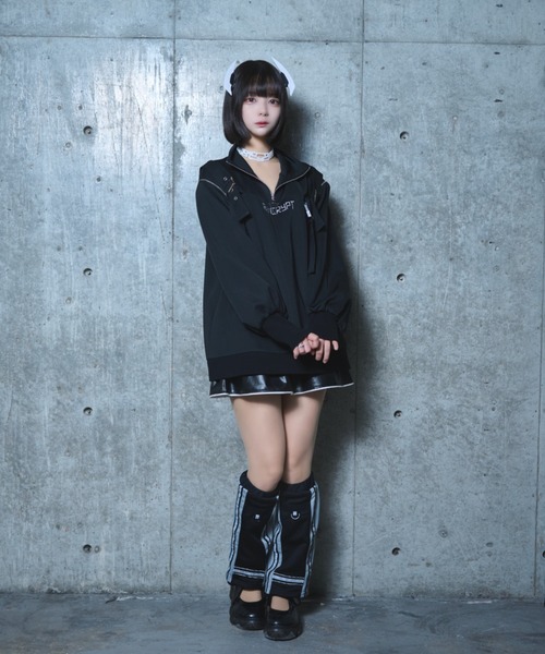 Re:CRYPT(リクリプト)の「2WAYハーネス ハーフジップスウェット / 裏毛 オーバーサイズ フロントロゴ(スウェット・レディース・ブラック・F)」の3枚目の写真