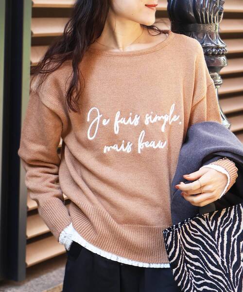le.coeur blanc（ルクールブラン）の「メッセージ刺繍プルオーバー（ニット/セーター・レディース・キャメル/グレー/アイボリー・38）」の3枚目の写真