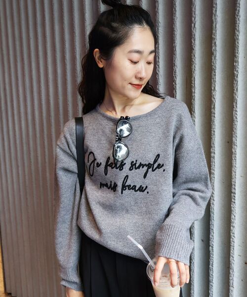 le.coeur blanc（ルクールブラン）の「メッセージ刺繍プルオーバー（ニット/セーター・レディース・キャメル/グレー/アイボリー・38）」の6枚目の写真